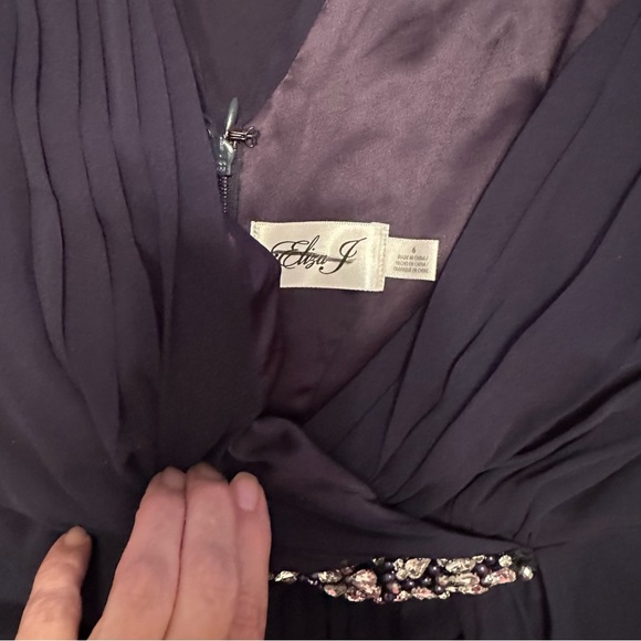 Eliza J
Embellished
High/Low Chiffon
Dress Gown Navy Blue size 4 6 8 10 or 16 - Picture 10 of 15